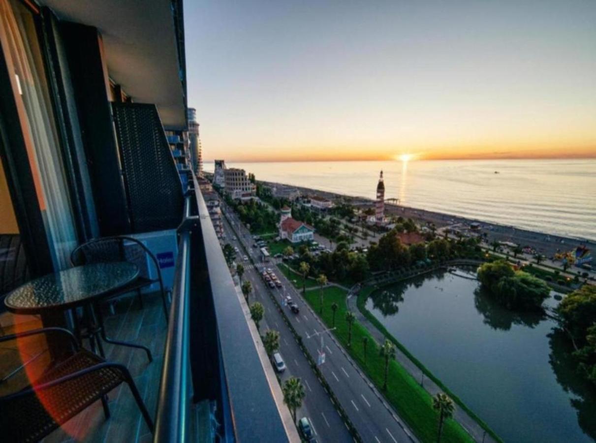 Orbi City Apartments Batoemi Buitenkant foto