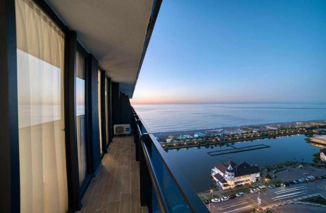 Orbi City Apartments Batoemi Buitenkant foto