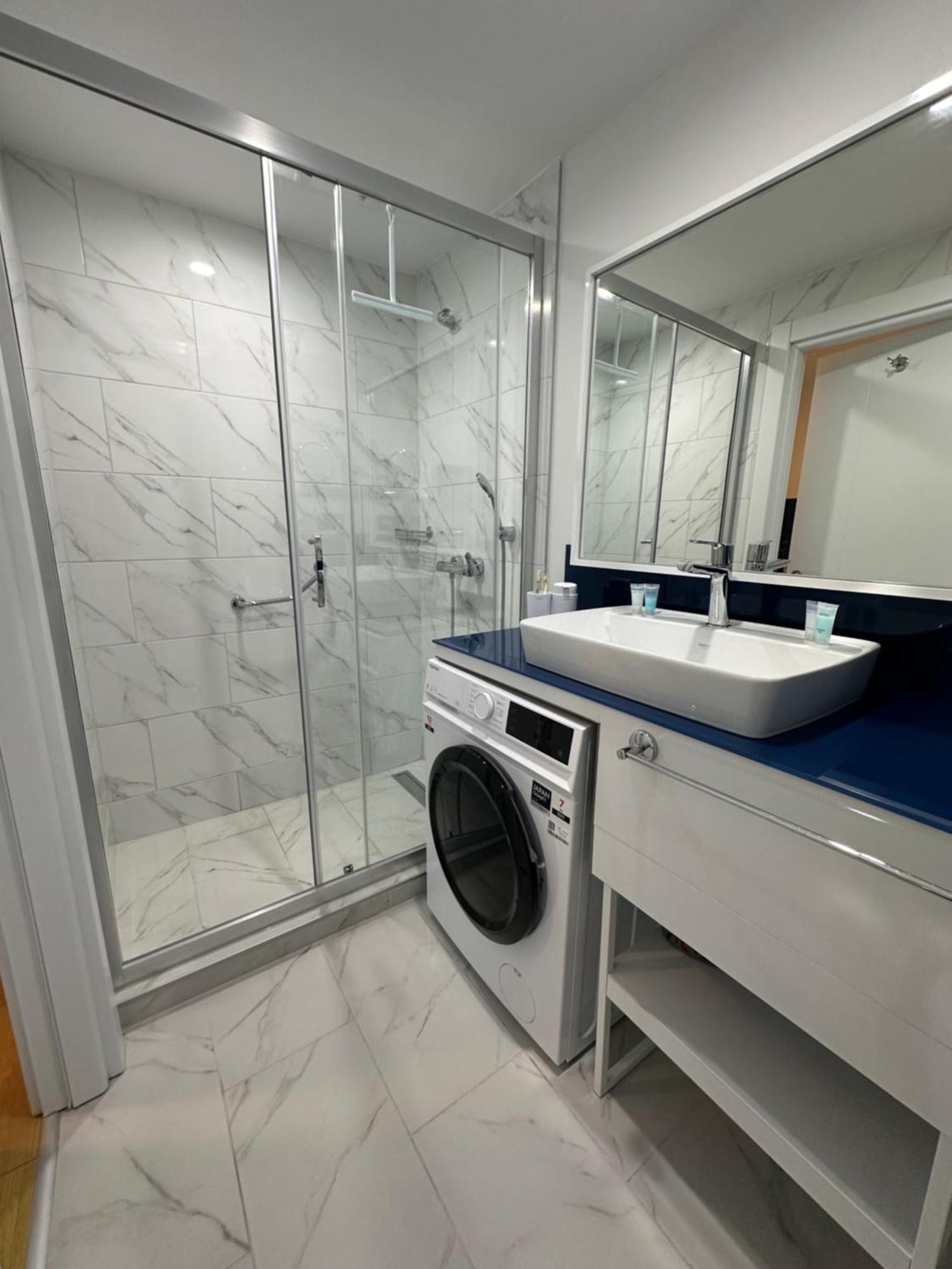 Orbi City Apartments Batoemi Buitenkant foto